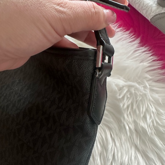 Michael Kors Black and Cream Crossbody Bag - Picture 2 of 5